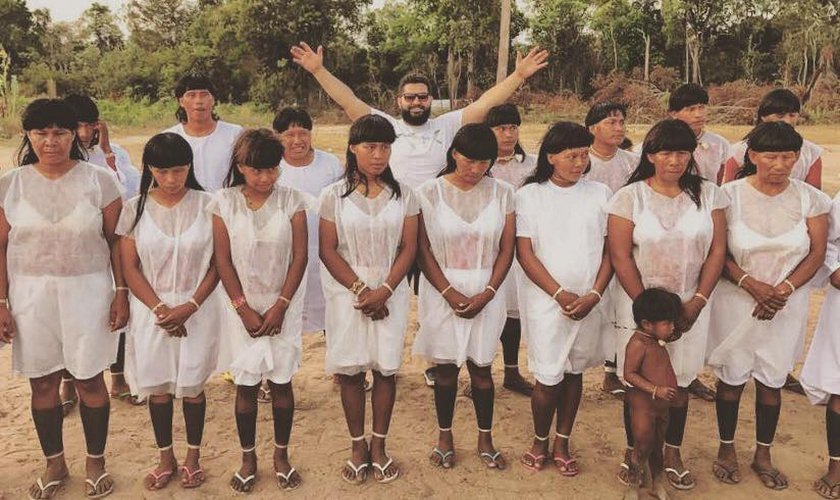Pastor Isac Santos e os índios batizados