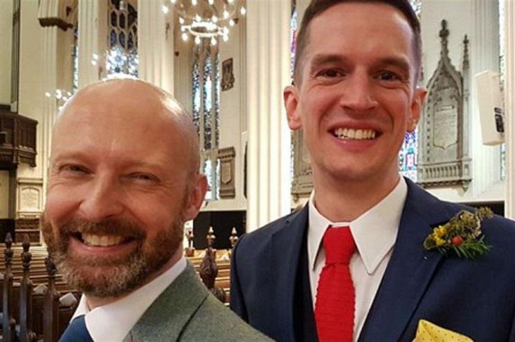 Peter Matthews e Alistair Dinnie, gays que casaram numa igreja da Escócia