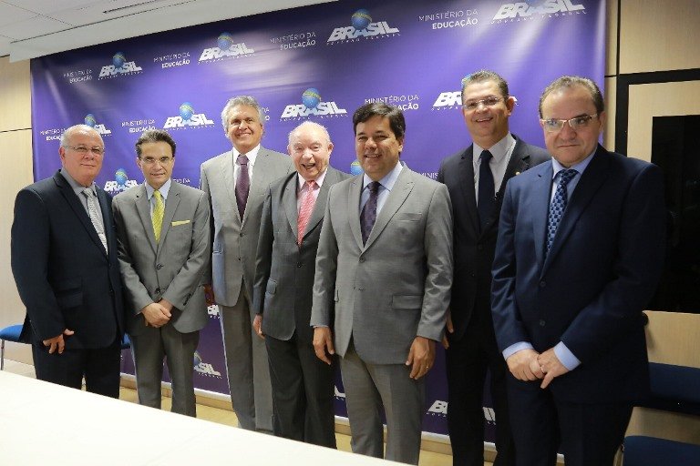 Ministro da Educação Mendonça Filho e pastores da Assembleia de Deus