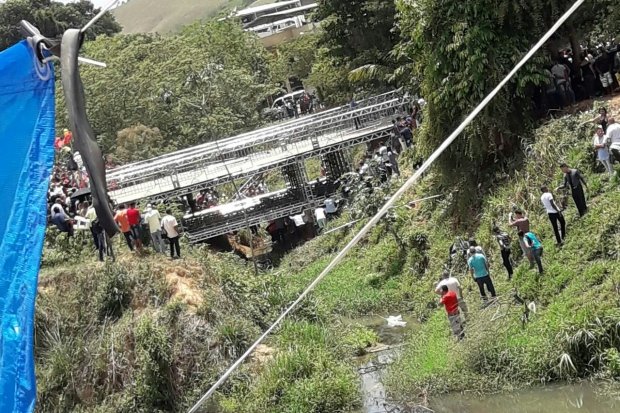 Ponte cai durante evento da Igreja Mundial 02/11/2017