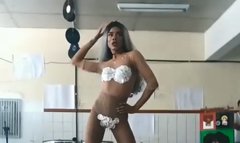 Drag queen seminu em escola pública na Bahia