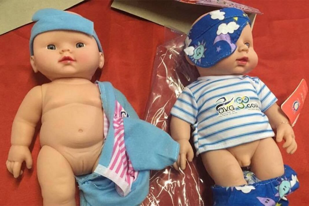 Bonecas transgênero distribuídas pelo governo de Goiás