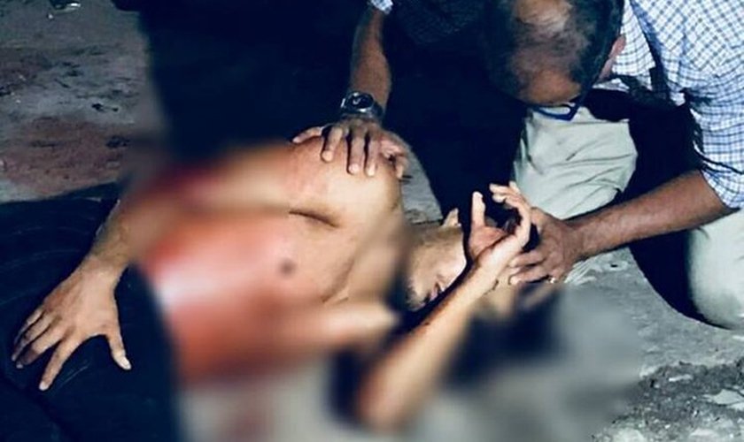 Assaltante pede oração de pastor após ser atingido em troca de tiros com a polícia, em Belém. (Foto: Arquivo Pessoal/Rosivaldo Almeida)