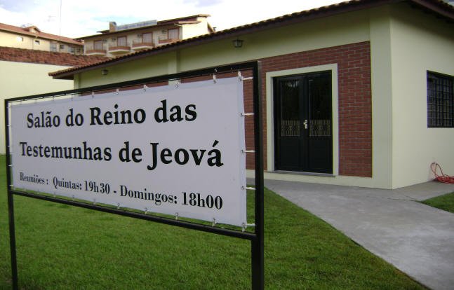 Frente de um salão das Testemunhas de Jeová