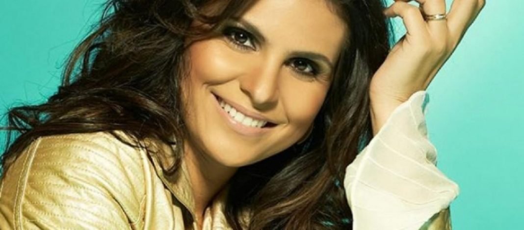 Cantora gospel Aline Barros
