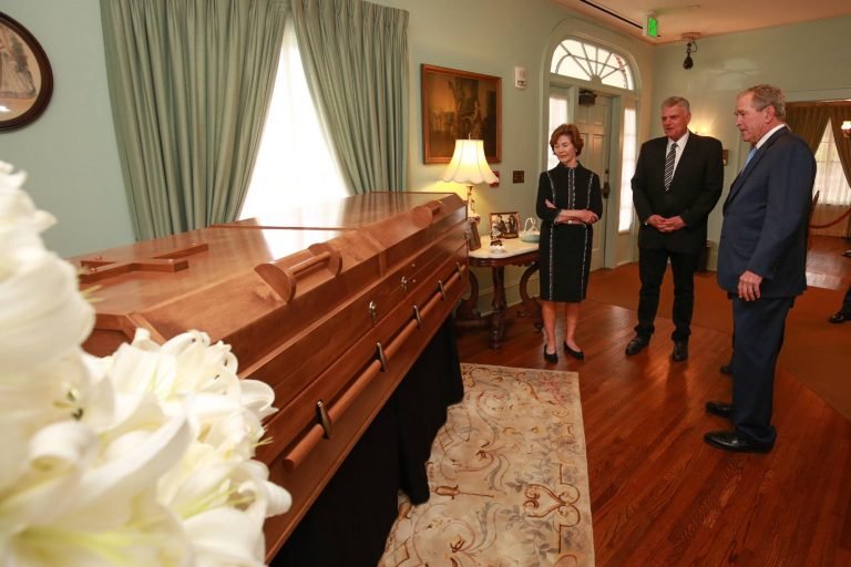 Ex-presidente George W. Bush prestar condolências ao Billy Graham