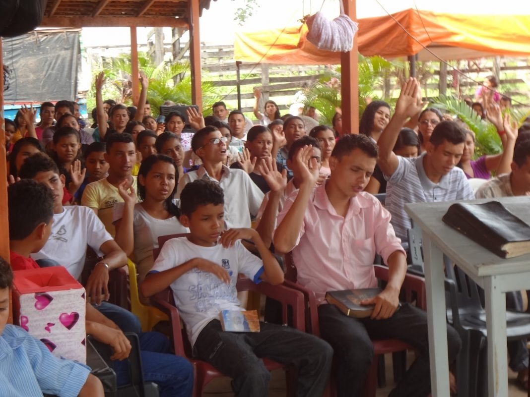 Retiro espiritual de igreja evangélica durante o carnaval