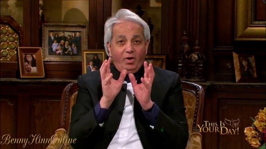 Benny Hinn é famoso pastor televangelista neopentecostal