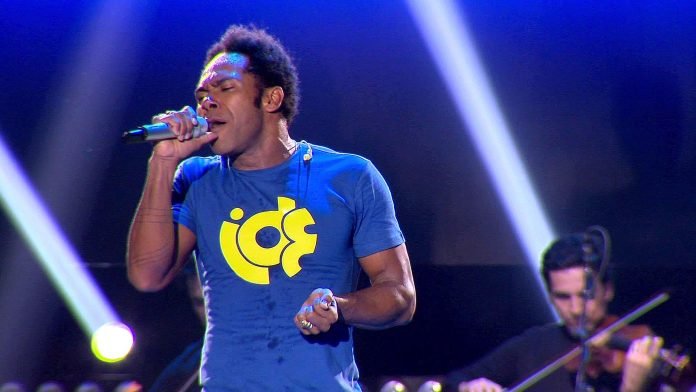 Cantor Thalles Roberto