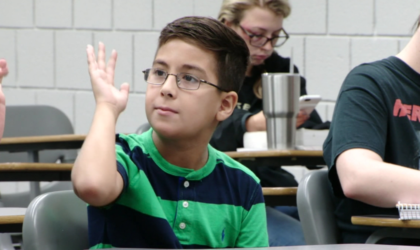 William Maillis, 11 anos, já está na Universidade em busca de se tornar um cientista para provar a existência de Deus