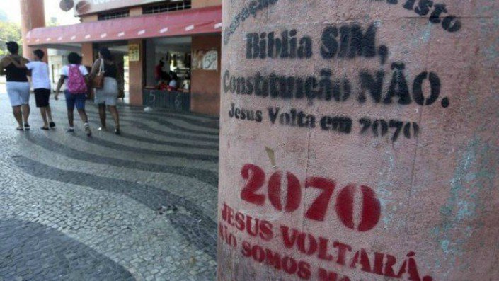 Pichações feitas por evangélicos nas ruas do Rio de Janeiro