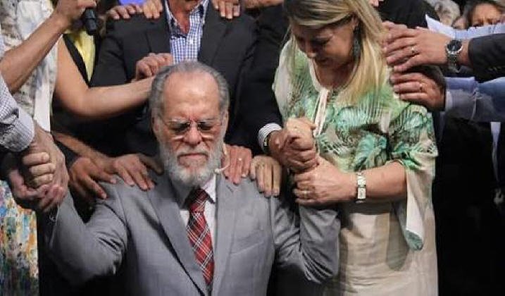 Pastor Márcio Valadão, que pode estar com Alzheimer , recebe oração de pastores