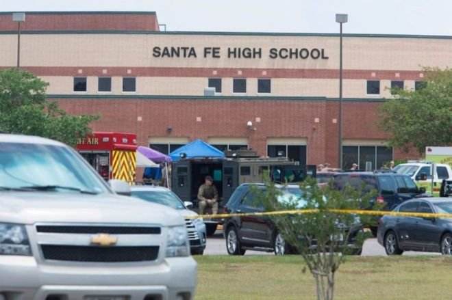 Escola no Texas, EUA, onde adolescente matou 10 pessoas (maio 2018)