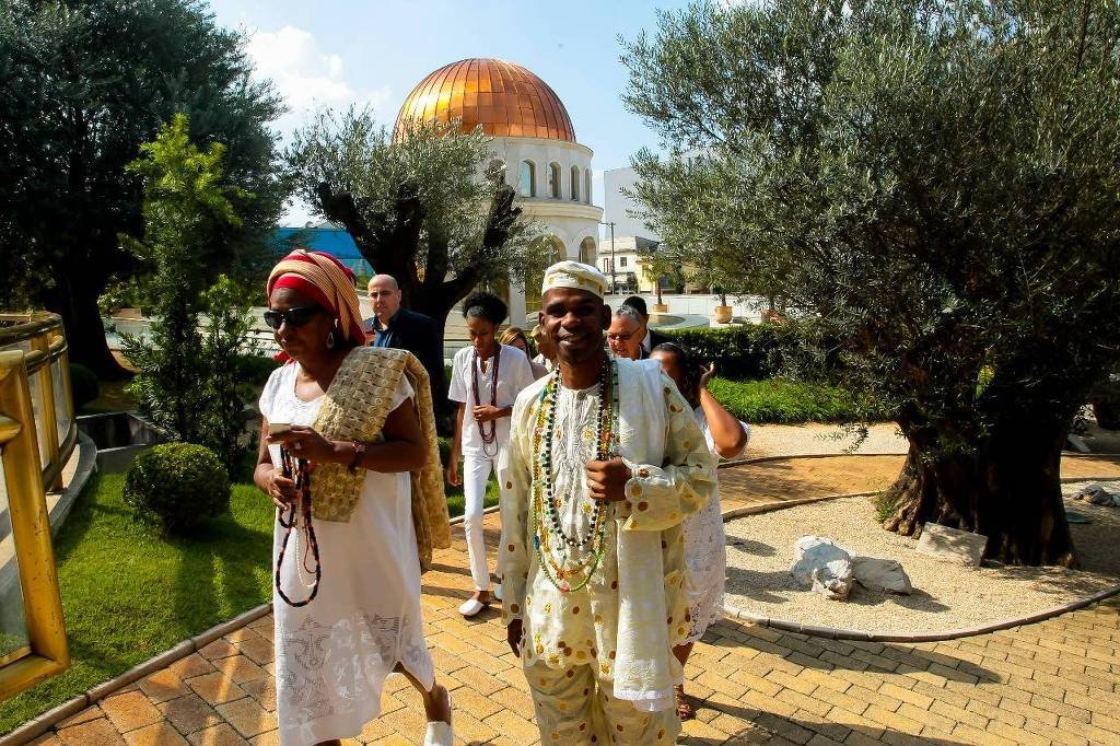 Representantes do candomblé visitam o Templo de Salomão, sede da Igreja Universal do Reino de Deus em São Paulo