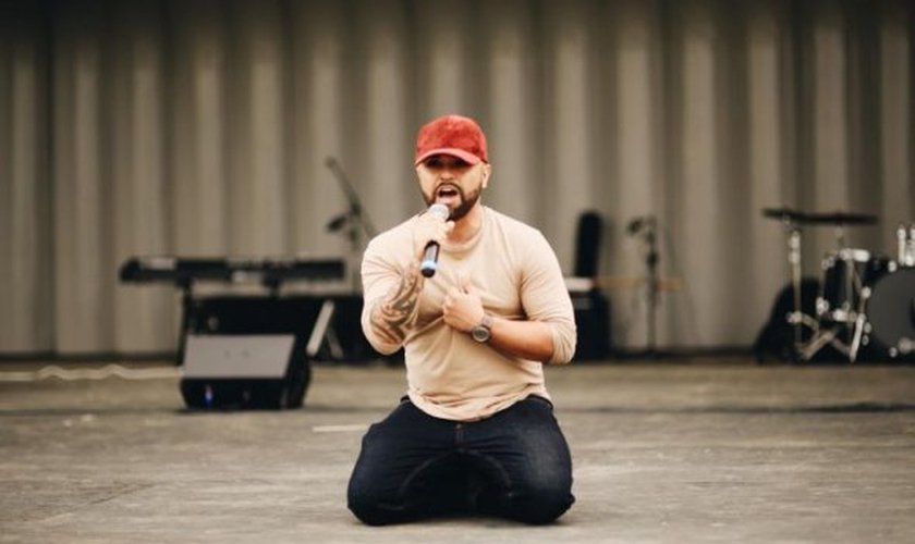 Luis Javier Ruiz, ex-gay sobrevivente do tiroteio na boate gay Pulse em 2016 em Orlando, EUA