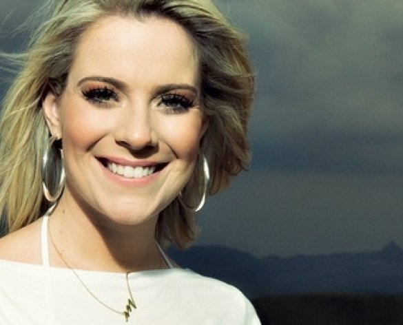 Cantora Mariana Valadão