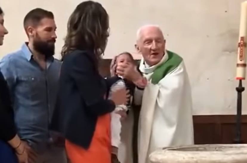 Padre Jacques Lacroix dá tapa em bebê e causa revolta