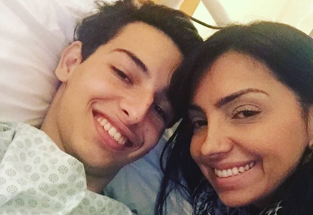 Eyshila e seu filho falecido Matheus, quando ainda estava internado