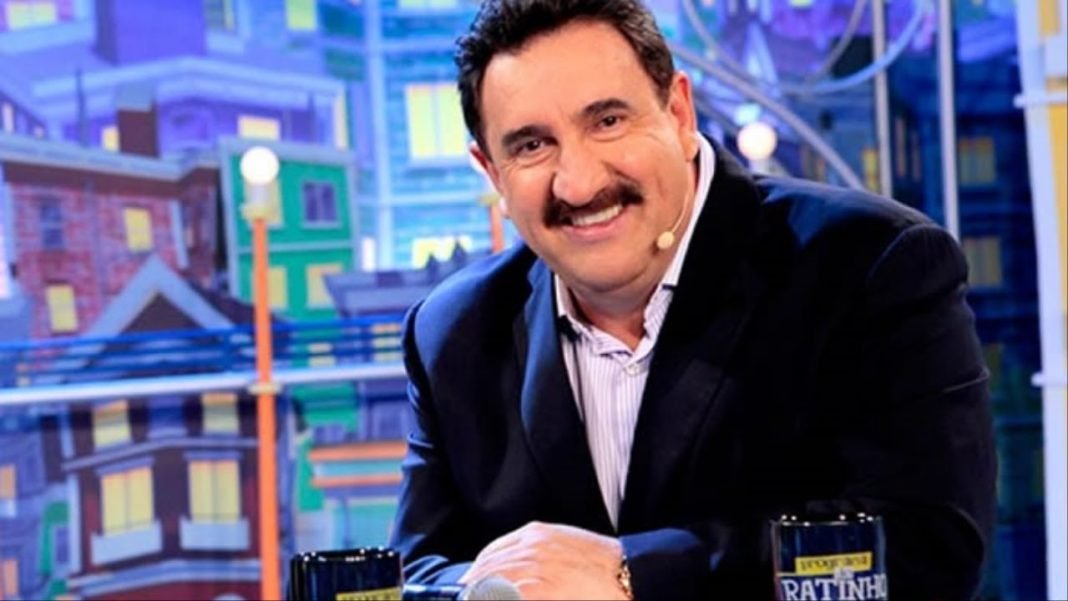 Carlos Roberto Massa, o Ratinho, é apresentador de programa de TV no SBT