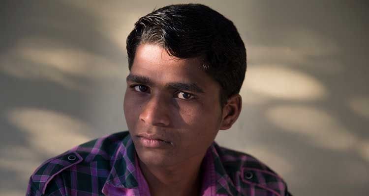 Neeraj, jovem cristão indiano agredido até negar a fé