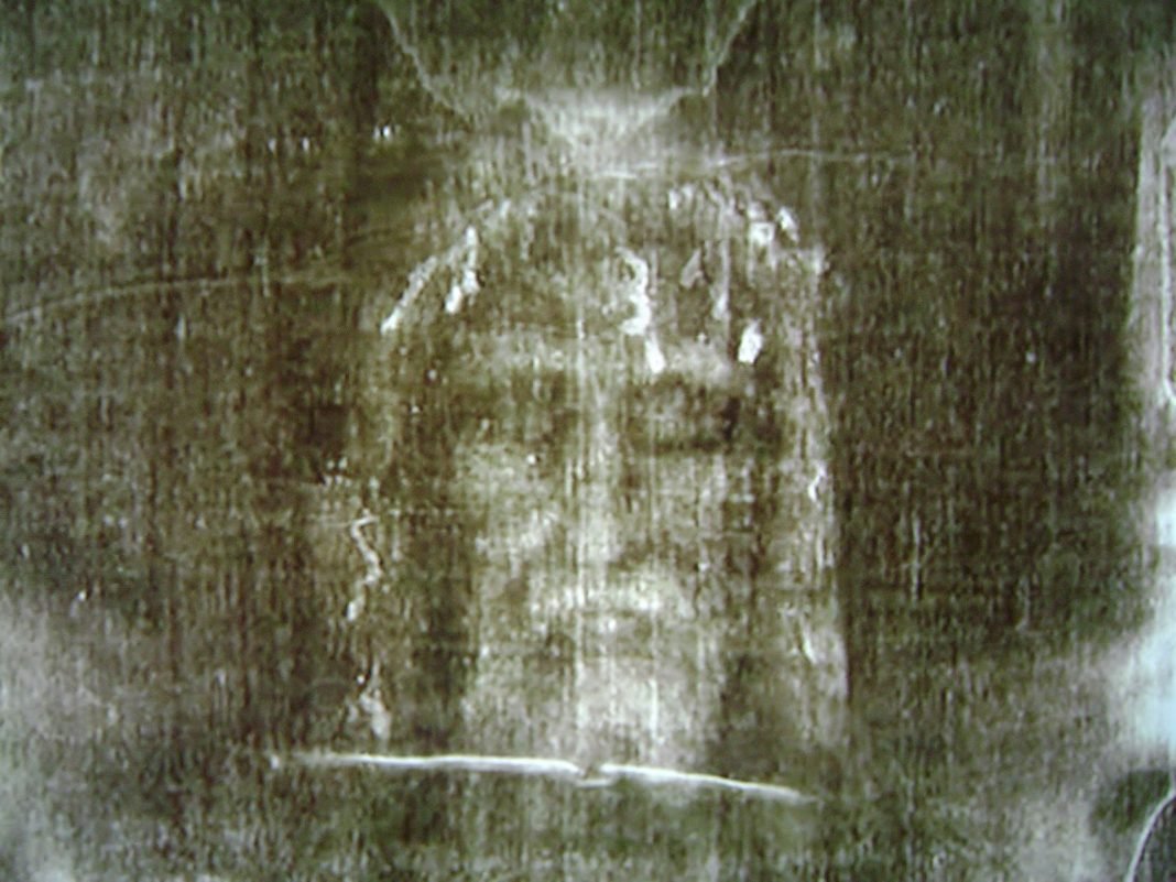 Imagem da suposta face de Jesus no Santo Sudário