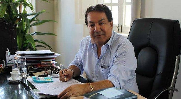 Prefeito da cidade de Garanhuns (PE), Izaias Regis