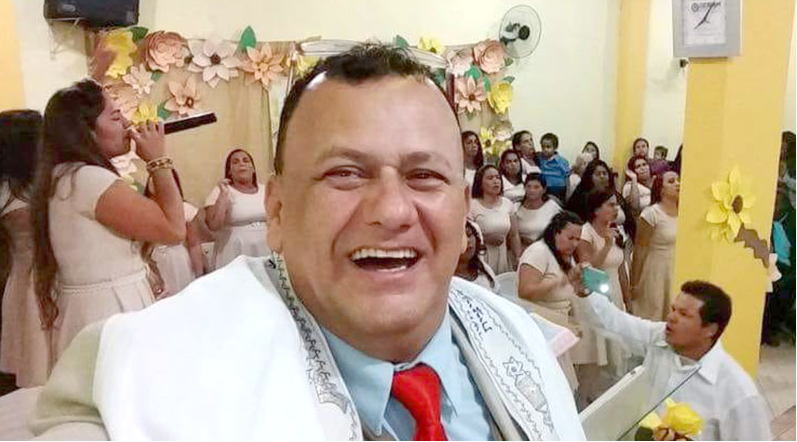 Pastor Rosinei Marques morreu enquanto pregava no púlpito.