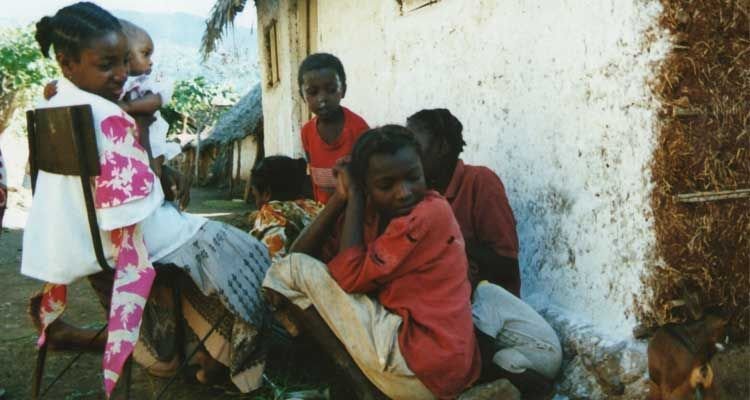 Família cristã em Comores, na África