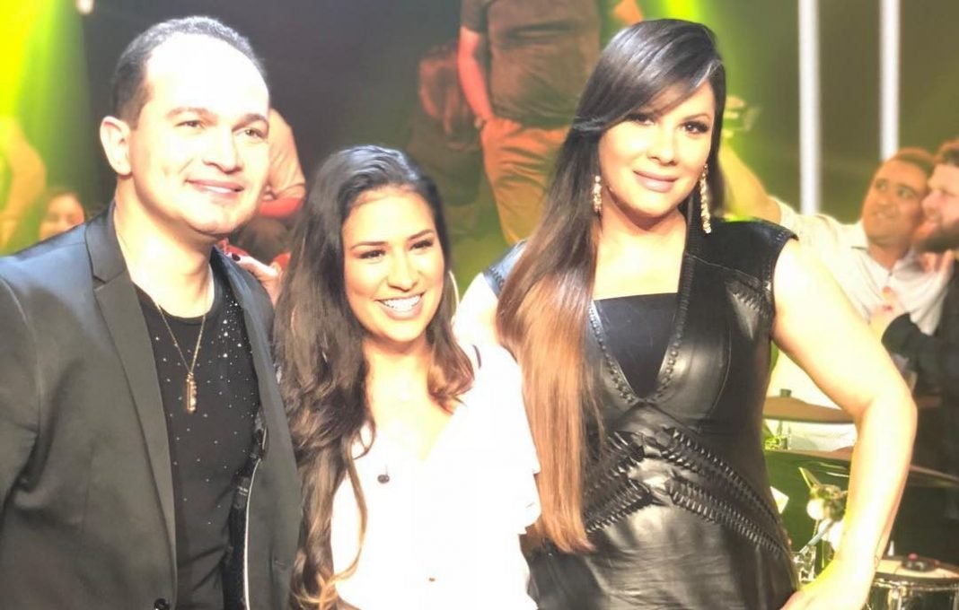 Davi Sacer e Verônica Sacer com a cantora sertaneja Simone Foto: Reprodução/ Instagram