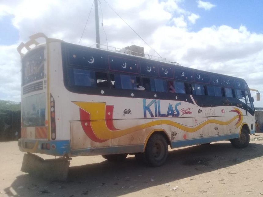 Ônibus Kilas que foi emboscado pelos terroristas do Al Shabaab