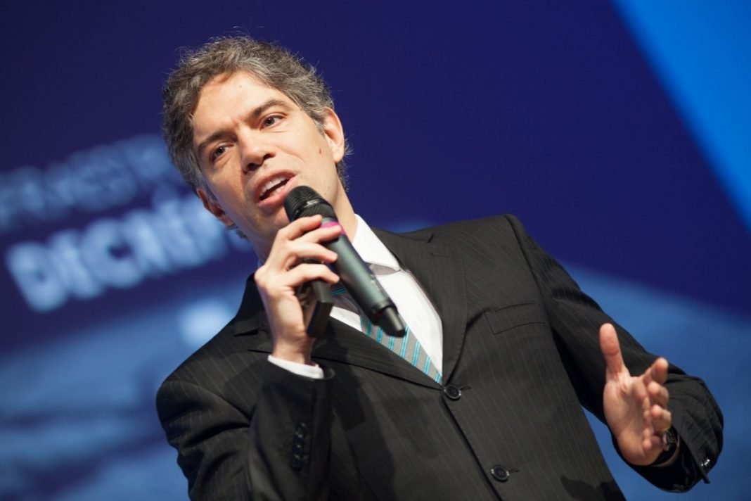 O economista Ricardo Amorim usou um infográfico para relacionar pastores, ladrões e DJs. (Foto: Reprodução/Instagram)