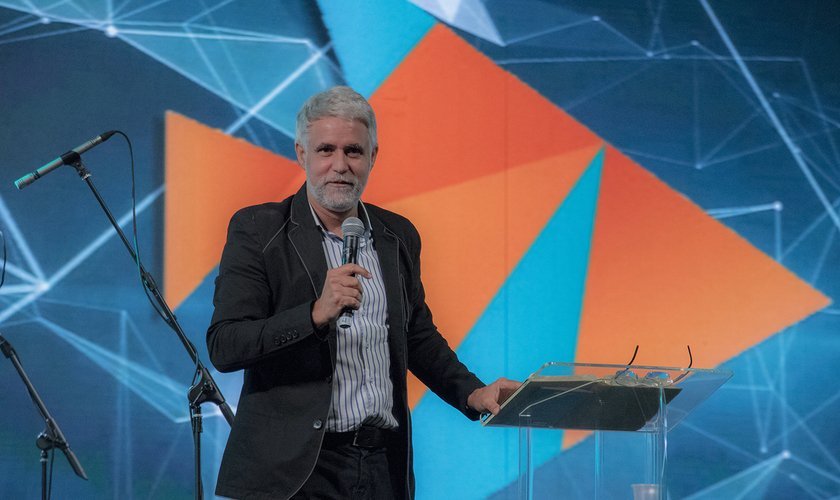 Pastor Claudio Duarte durante pregação na Expo Cristã 2018, em São Paulo. (Foto: Guiame/Marcos Paulo Corrêa)
