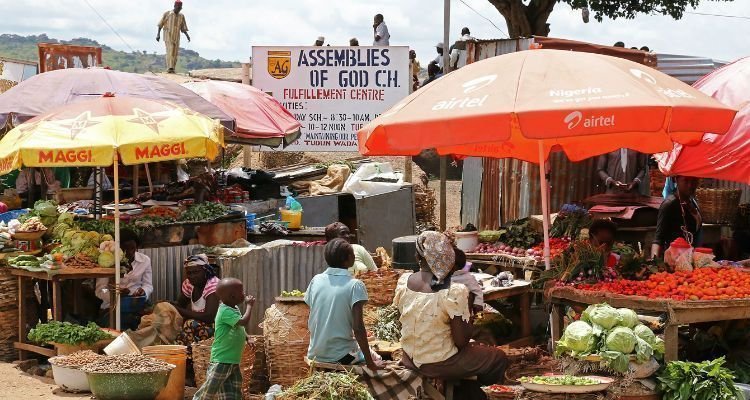 Área comercial dominada por cristãos em Adara, no sul do estado de Kaduna, na Nigéria