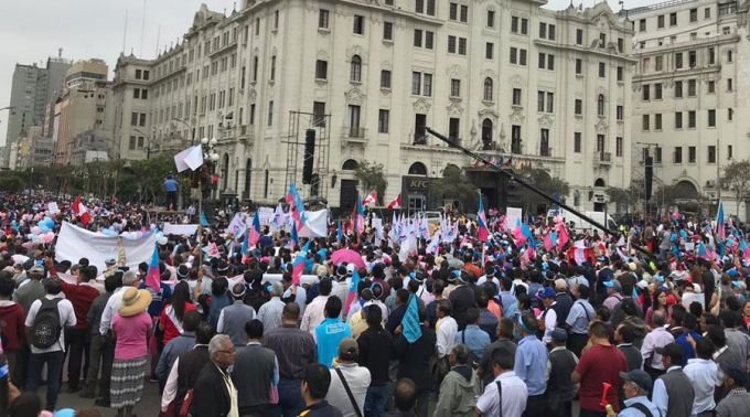 #ConMisHijosNoTeMetas, evento na Praça San Martín e nas ruas próximas, em Peru. Foto: María Ximena Rondón / ACI Prensa
