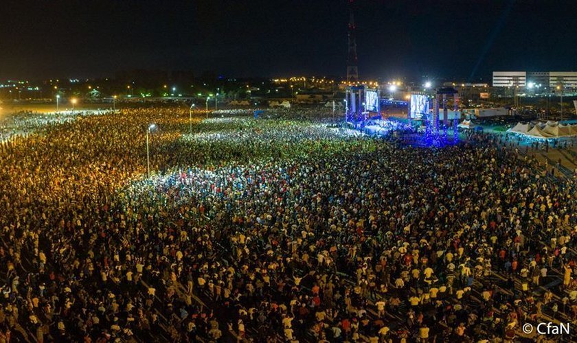 Última cruzada evangelística realizada pelo CfAN reuniu milhares de pessoas em Owerri, na Nigéria. (Foto: Daniel Kolenda/CfAN)
