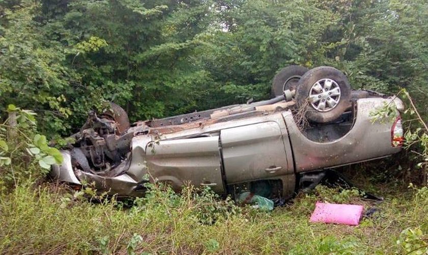 Veículo de Juliano Sun capotou em ribanceira, próximo a Teresina, capital do Piauí. (Foto: Reprodução/Facebook)