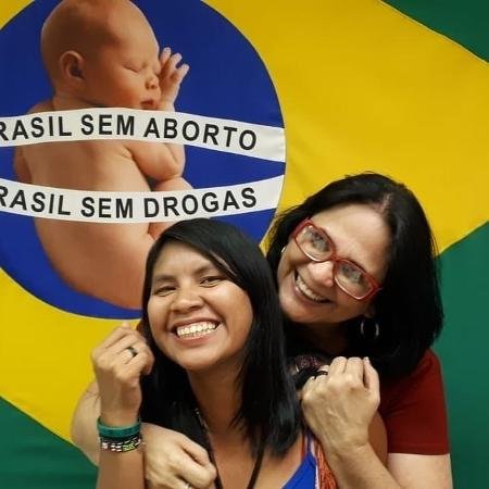 Ministra Damares Alves e sua filha adotiva