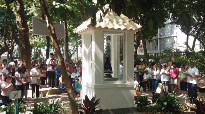 Oratório de Nossa Senhora Aparecida na Praça Milton Campos / Foto: Facebook