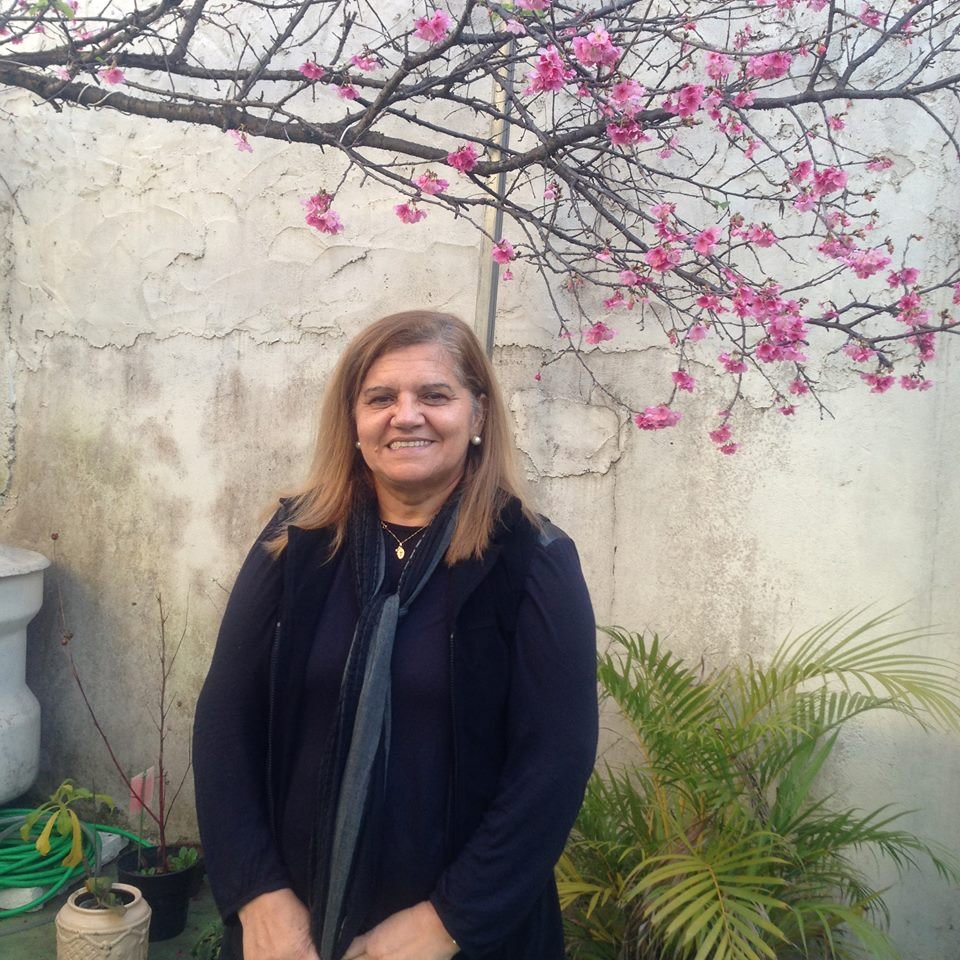 A coordenadora pedagógica Marilena Ferreira Vieira Umezo, de 59 anos, foi uma das vítimas dos dois atiradores que abriram fogo na Escola Estadual Raul Brasil, em Suzano, nesta quarta-feira (13). (Reprodução/Facebook/Veja SP)