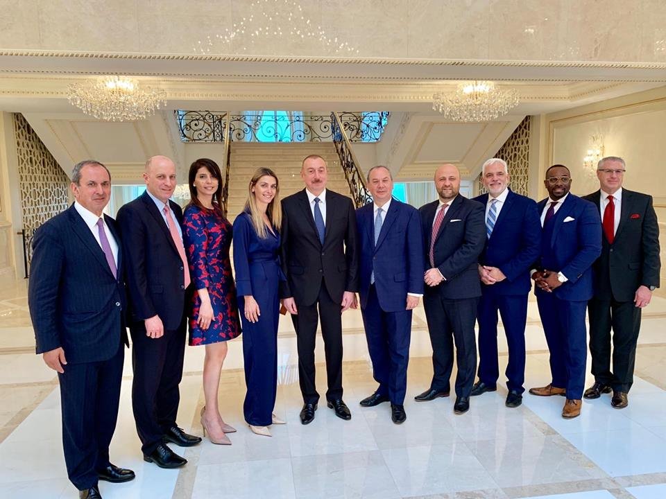 Pastores ao lado do presidente do Azerbaijão, Ilham Aliyev, em encontro histórico. (Foto: Marc Schneier)