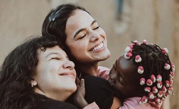 Bruna Marquezine na África com Priscilla Alcantara (Foto: Reprodução/Instagram)