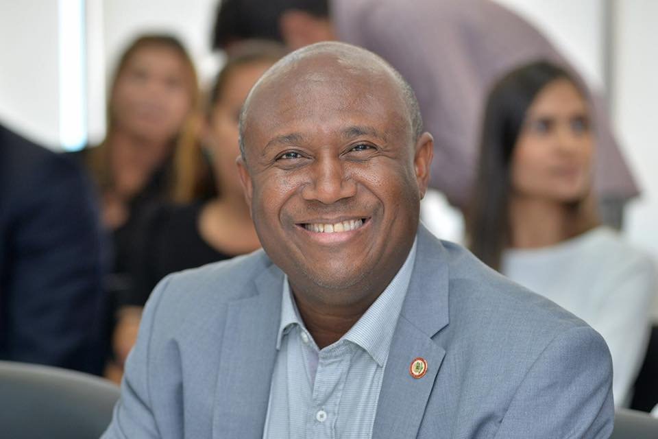 Cantor gospel e pastor Irmão Lázaro