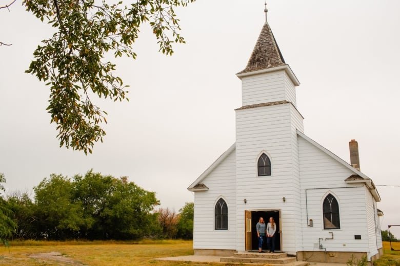 A Igreja Luterana Hazlet, ficou vazia por quase 25 anos até que duas amigas compraram em 2016 e a converteram em um espaço de música ao vivo.