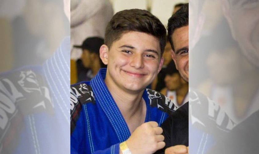 Jovem se enforca com faixa do uniforme de jiu-jitsu do pai. (Foto: Reprodução)