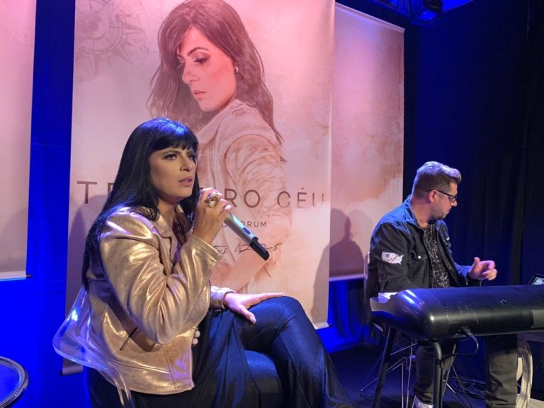 Fernanda Brum e Emerson Pinheiro durante live de lançamento do EP 