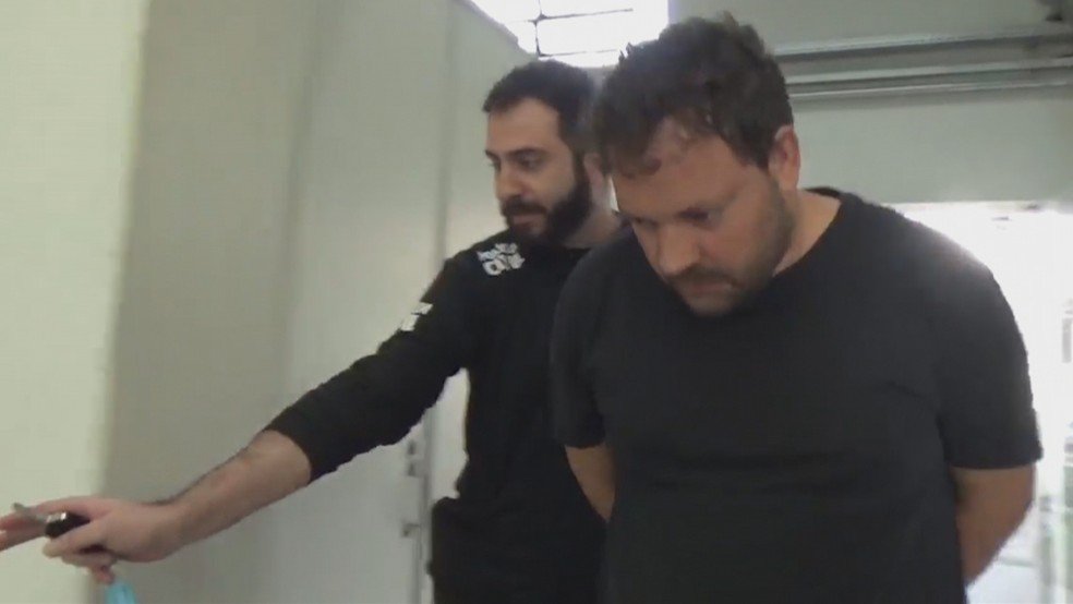 O bispo Marco Aurélio de Freitas Melo, fundador e presidente da Igreja Internacional Plena Paz foi preso junto com sua esposa e mais 4 pastores.