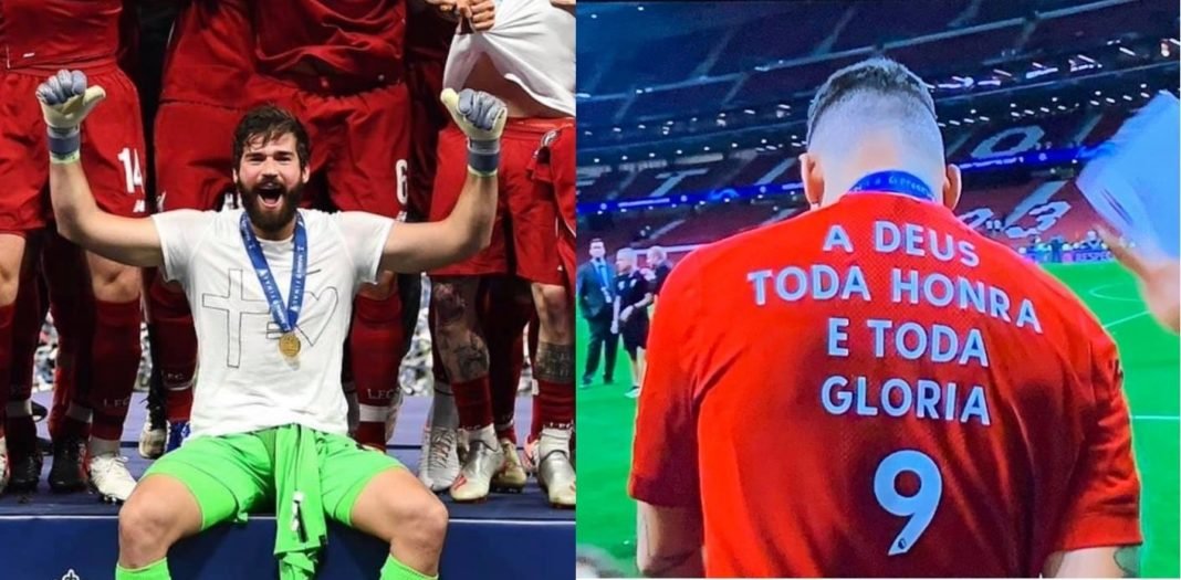 Alisson usa camiseta que ilustra a mensagem 