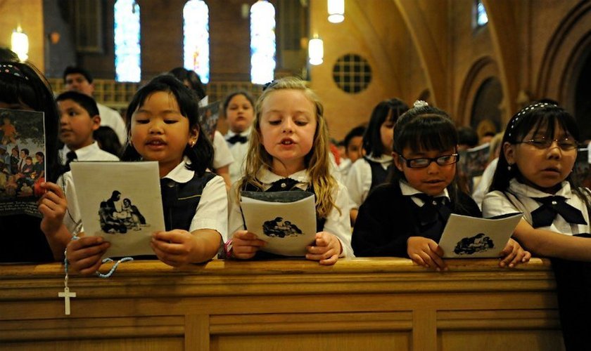 Escolas católicas na Austrália ensinam que Deus tem ‘gênero neutro’. (Foto: Reprodução/StoryFox)