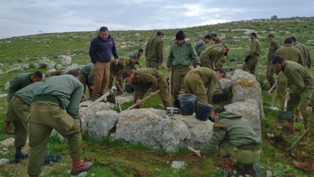 Soldados israelenses e arqueólogos descobrem a torre de vigia do tempo do rei bíblico Ezequias