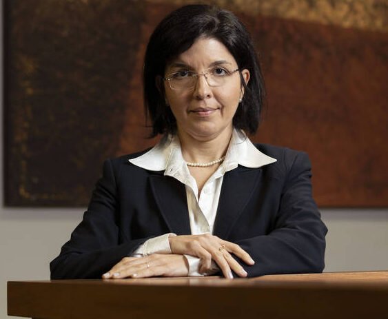 Ana Paula de Barcellos é pastora da Assembleia de Deus e professora de direito constitucional da Uerj (Universidade do Estado do Rio de Janeiro)